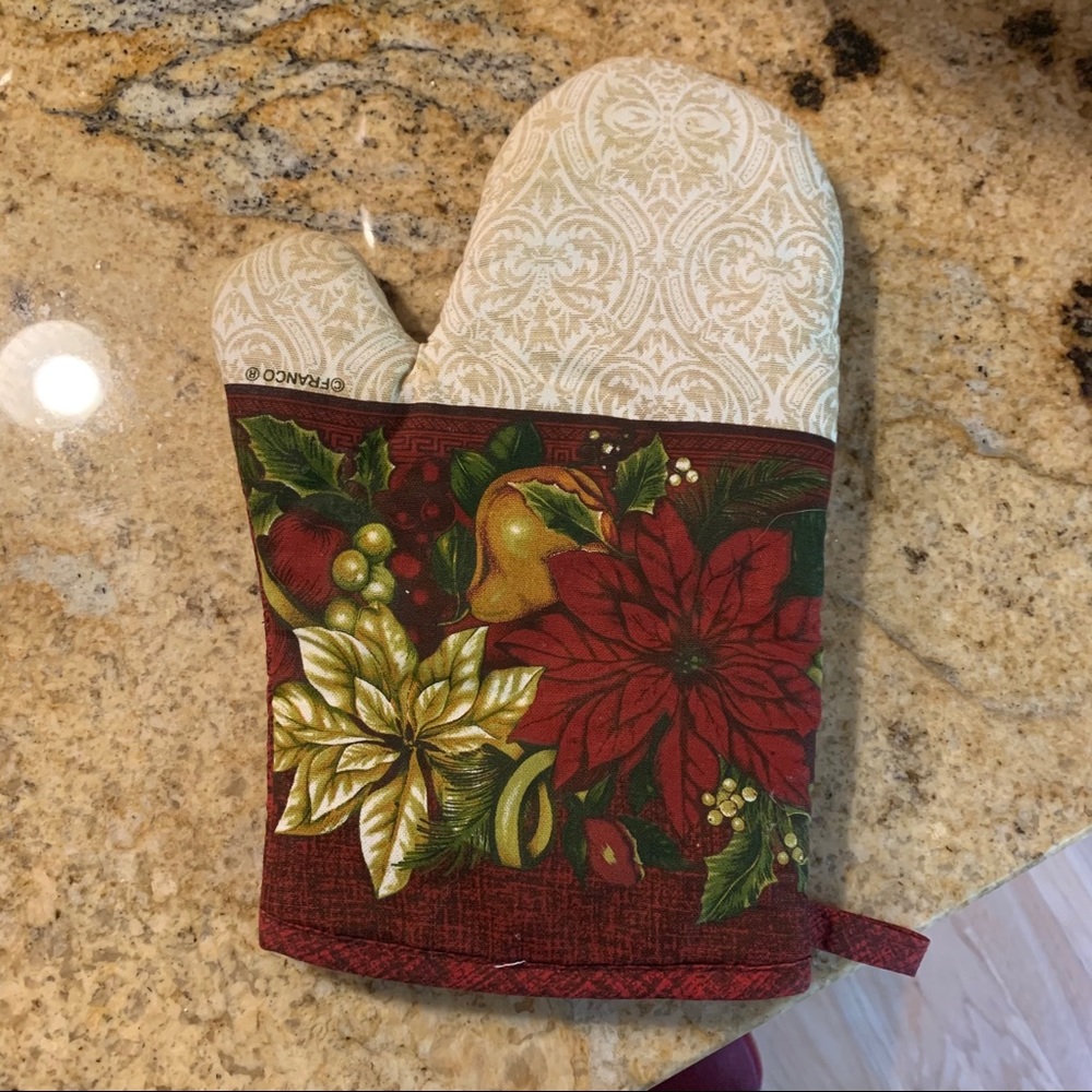 Christmas oven mitt